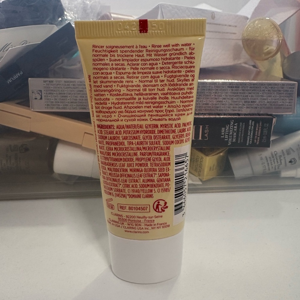 Clarins Hydrating Gentle Foaming Cleanser - Picture 3 of 4